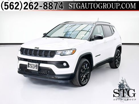 Used 2023 Jeep Compass Latitude AWD/4WD image 1