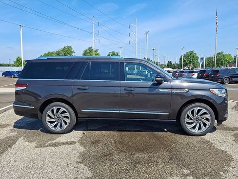 Used 2023 Lincoln Navigator L Reserve AWD/4WD image 7