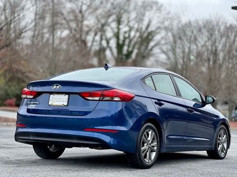 Used 2017 Hyundai Elantra SE image 5