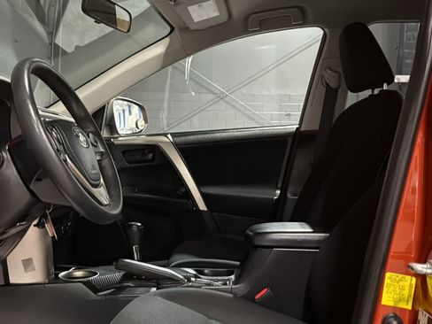 Used 2015 Toyota RAV4 LE AWD/4WD image 10