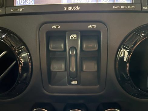 Used 2016 Jeep Wrangler Unlimited Sahara AWD/4WD image 18