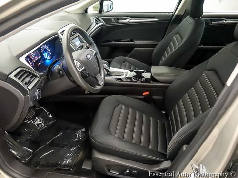 Used 2015 Ford Fusion SE FWD image 9
