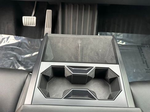 Used 2024 Tesla Cybertruck AWD Crew Cab image 25