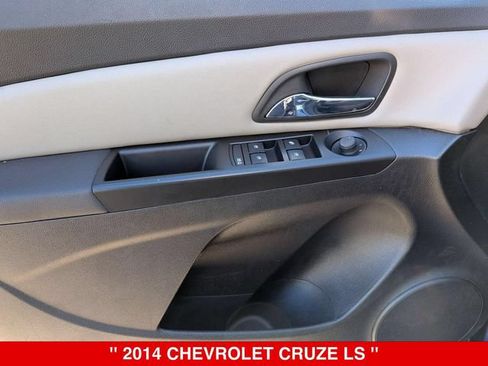 Used 2014 Chevrolet Cruze LS FWD image 10