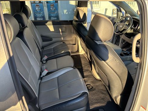 Used 2020 Kia Sedona EX image 21