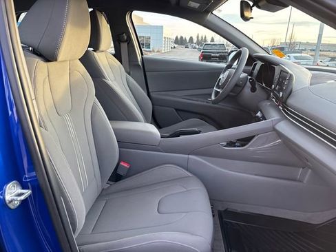 Used 2023 Hyundai Elantra SEL w/ Cargo Package image 22