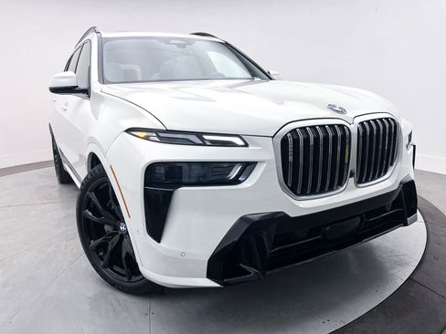 Used 2023 BMW X7 xDrive40i w/ M Sport Package image 16