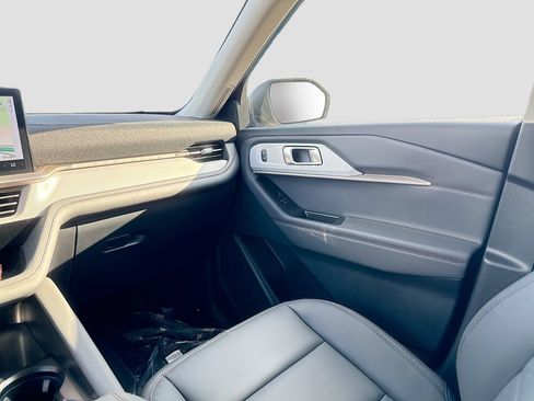 New 2026 Ford Explorer Active w/ Active Comfort Package RWD image 30