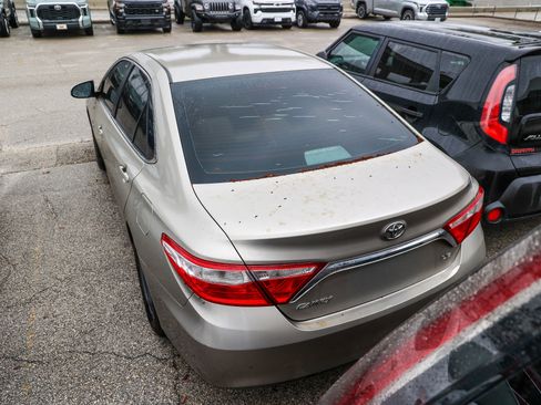 Used 2016 Toyota Camry LE image 10