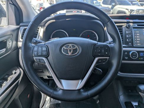 Used 2018 Toyota Highlander Limited Platinum AWD/4WD image 17
