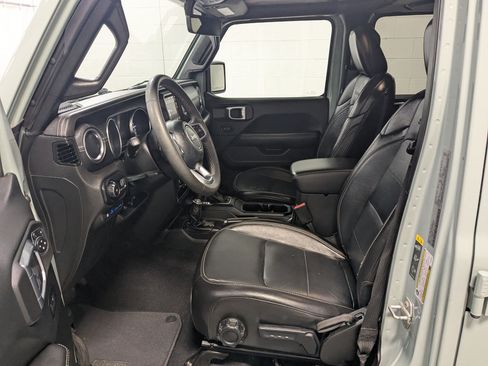 Used 2023 Jeep Wrangler Unlimited Sahara AWD/4WD image 20
