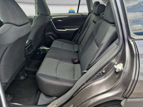 Used 2022 Toyota RAV4 XLE AWD/4WD image 33