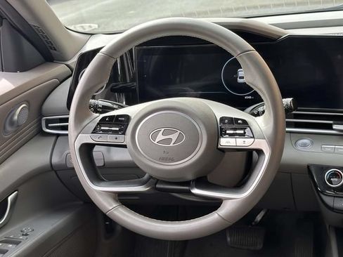 Used 2025 Hyundai Elantra SEL FWD image 23
