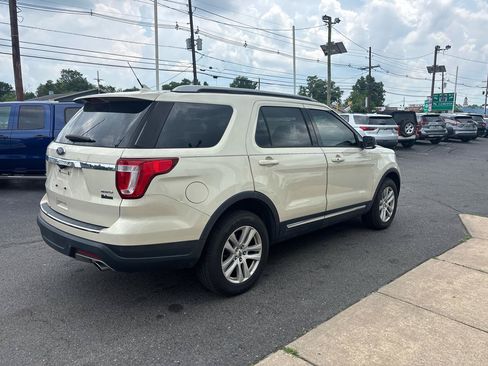 Used 2018 Ford Explorer XLT w/ Equipment Group 202A AWD/4WD image 7