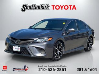 Used 2018 Toyota Camry SE video 1