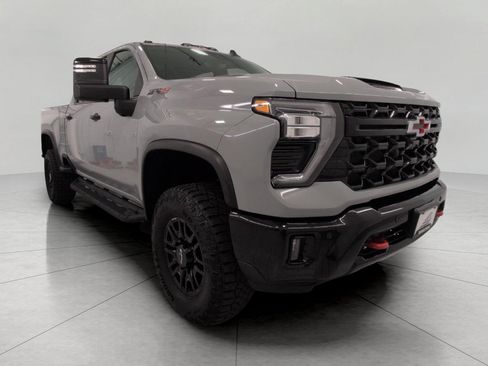 Used 2025 Chevrolet Silverado 2500 ZR2 w/ Technology Package AWD/4WD image 1