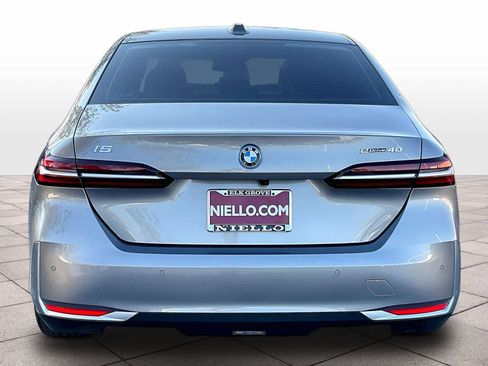 Certified 2026 BMW i5 eDrive40 w/ Premium Package RWD image 6