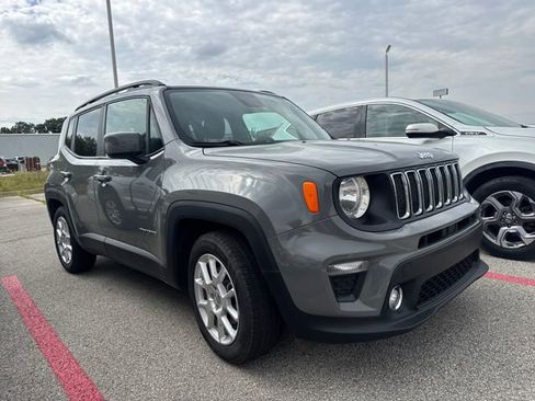 Used 2020 Jeep Renegade Latitude FWD image 3