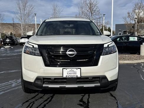 Used 2024 Nissan Pathfinder SL w/ Black Appearance Package image 6