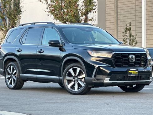 Used 2025 Honda Pilot Touring image 2