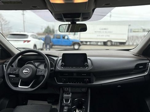 Used 2023 Nissan Rogue SV image 16