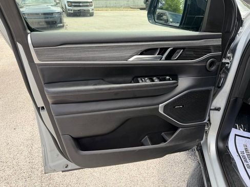Used 2024 Jeep Wagoneer Series II w/ Flexible Seating Group AWD/4WD image 13