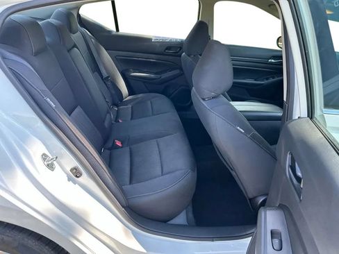 Used 2024 Nissan Altima 2.5 SV FWD image 28