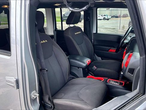 Used 2015 Jeep Wrangler Unlimited Sahara w/ Connectivity Group AWD/4WD image 9