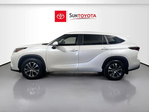 Used 2024 Toyota Highlander XLE FWD image 7