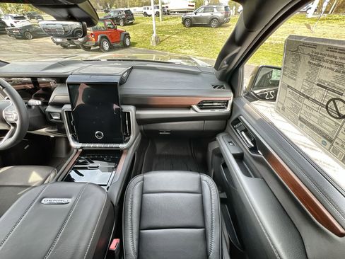 New 2026 GMC Yukon Denali w/ Denali Reserve Package AWD/4WD image 59