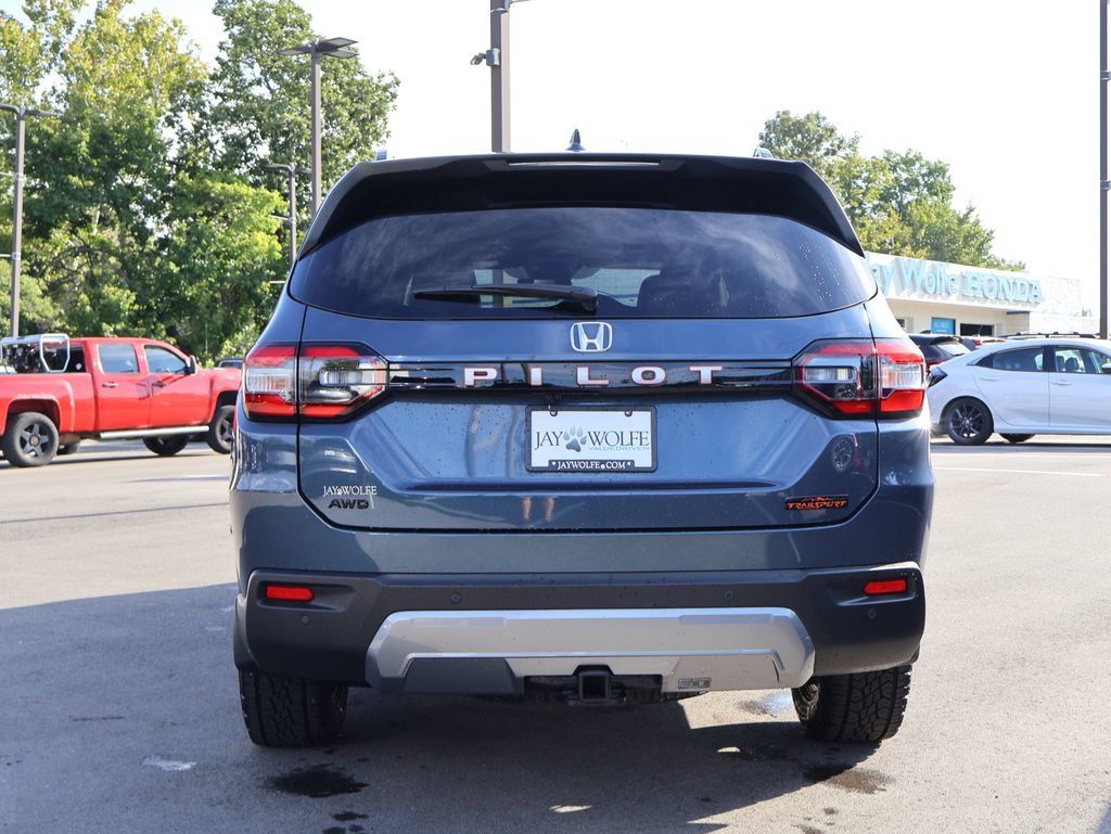 Certified 2026 Honda Pilot TrailSport image 6