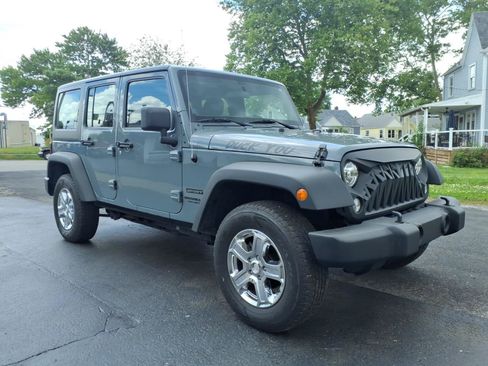 Used 2014 Jeep Wrangler Unlimited Sport w/ Max Tow Package AWD/4WD image 1