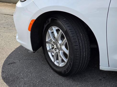 Used 2025 Chrysler Pacifica Select FWD image 27