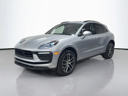 Certified 2025 Porsche Macan AWD/4WD image 1