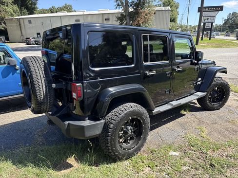 Used 2014 Jeep Wrangler Unlimited Sahara w/ Dual Top Group AWD/4WD image 5
