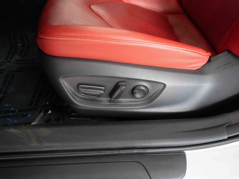 Used 2022 Toyota Camry XSE image 12