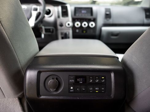 Used 2017 Toyota Sequoia SR5 AWD/4WD image 25