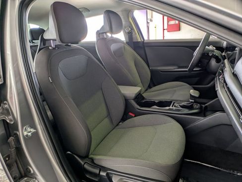 Used 2025 Kia K4 FWD image 28