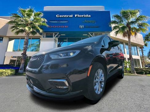 New 2026 Chrysler Pacifica Limited w/ Uconnect Theater Family Group AWD/4WD image 9