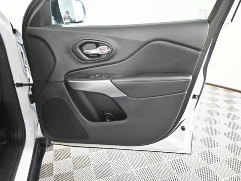 Used 2022 Jeep Cherokee Latitude Lux w/ Sun & Sound Group image 12