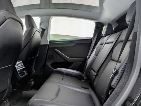 Used 2026 Tesla Model Y Premium image 19