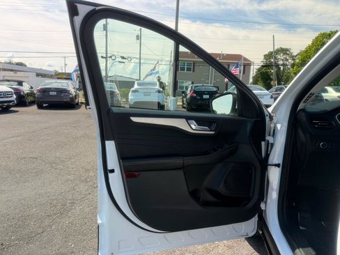 Used 2022 Ford Escape SEL AWD/4WD image 9