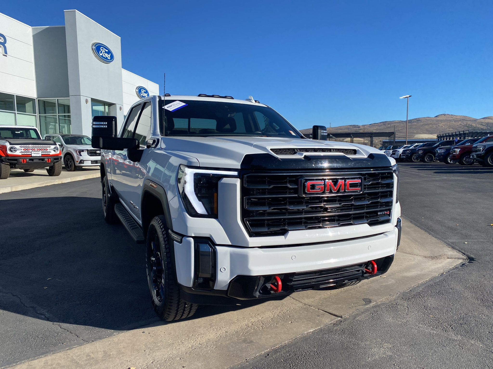 Used 2024 GMC Sierra 2500 AT4 w/ AT4 Premium Plus Package AWD/4WD image 22
