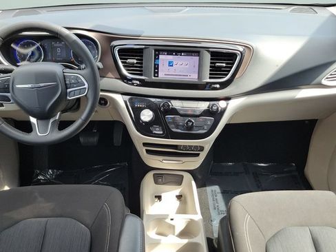 Used 2023 Chrysler Voyager LX FWD image 11