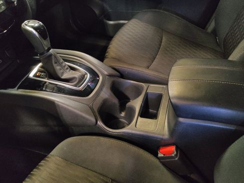Used 2019 Nissan Rogue S FWD image 26