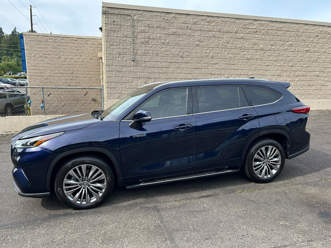 Used 2021 Toyota Highlander Platinum FWD image 8