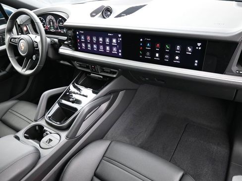 Used 2025 Porsche Cayenne E-Hybrid Coupe image 32