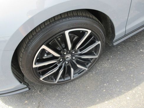 Used 2025 Honda Accord Touring image 11