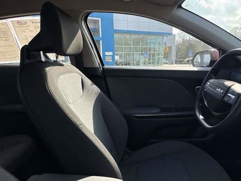 Used 2025 Kia K4 LXS image 15