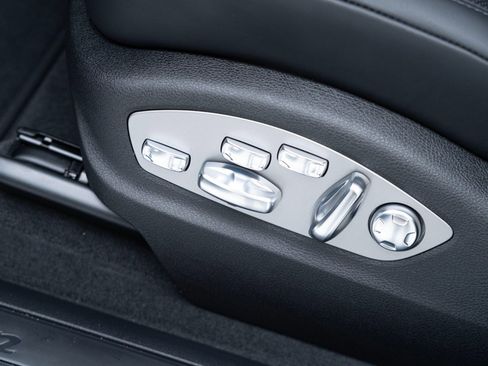 Used 2025 Porsche Macan image 15